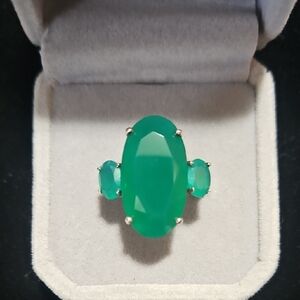 Verde Onyx Oval Cut 3 Stone Ring